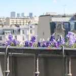 Lovely Cocoon Of Love Near Place De La Nation
